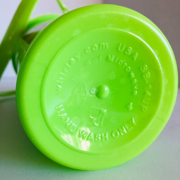 Six Flags 2024 Refillable Souvenir Drink Bottle Set of 2 Green Collectible - Picture 4 of 9